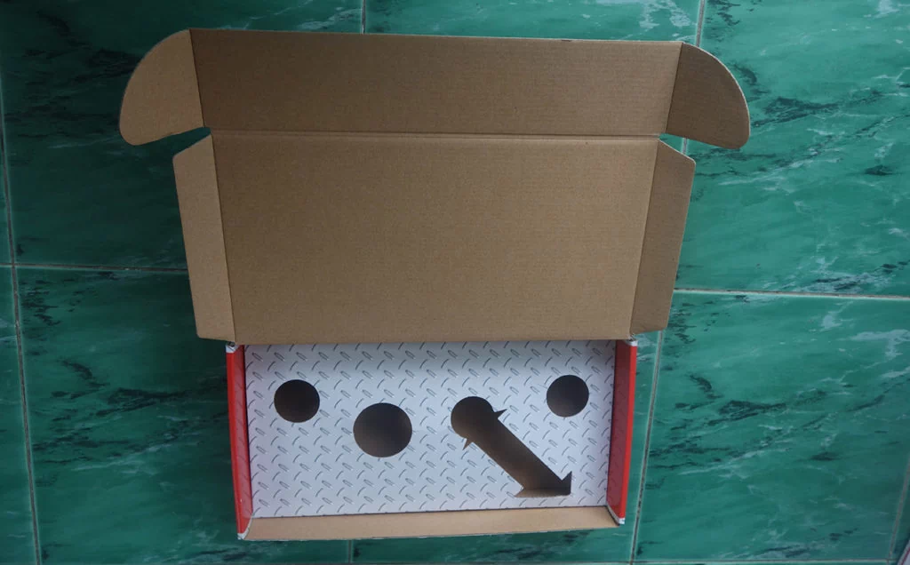 E flute corrugated box with corrugated insert